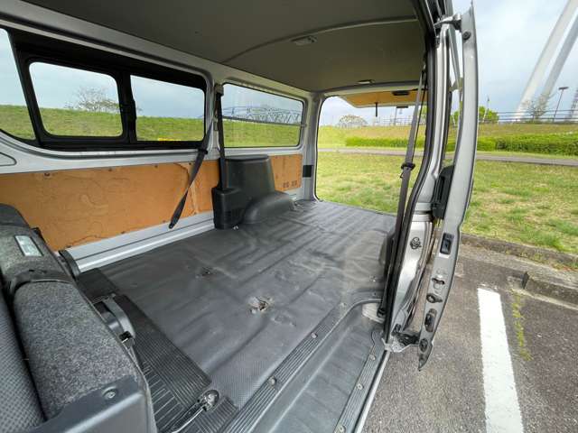Toyota Hiace Van 11