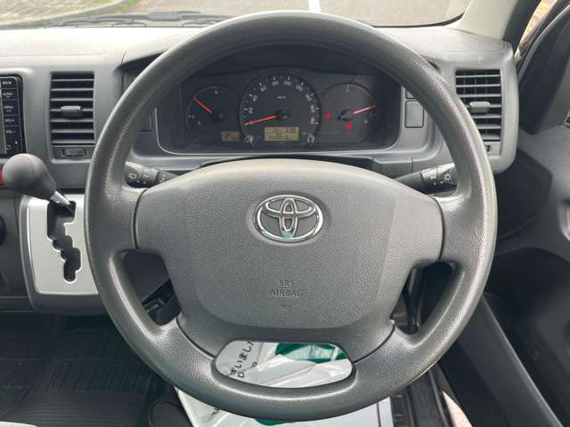 Toyota Hiace Van 9