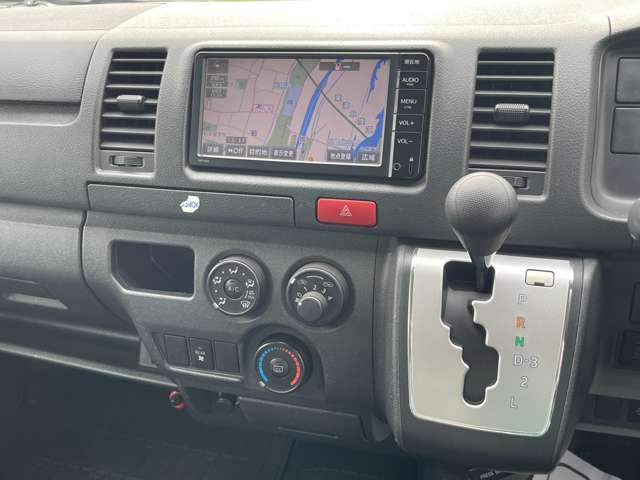 Toyota Hiace Van 10