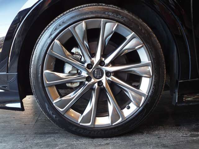 Toyota Crown Crossover 10