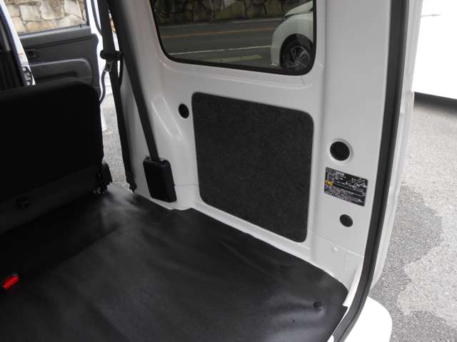 Daihatsu Hijet Cargo 11