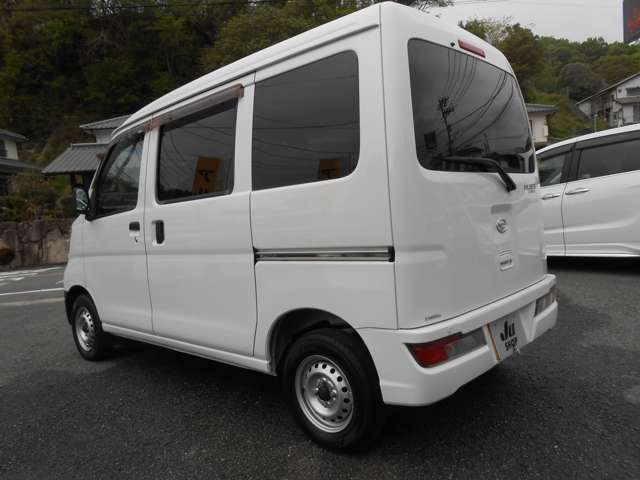 Daihatsu Hijet Cargo 4