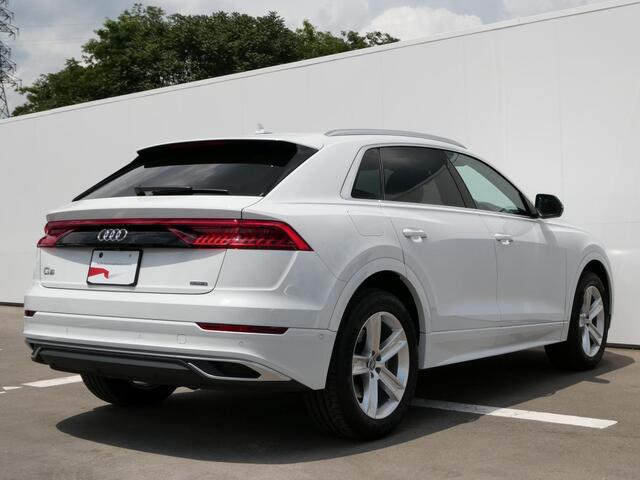 Audi Q8 4