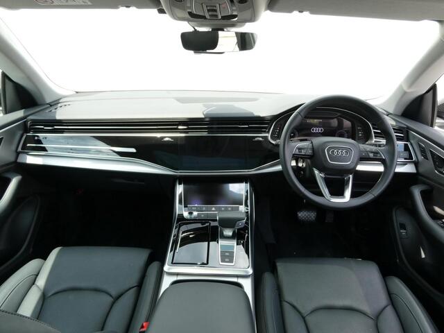 Audi Q8 6