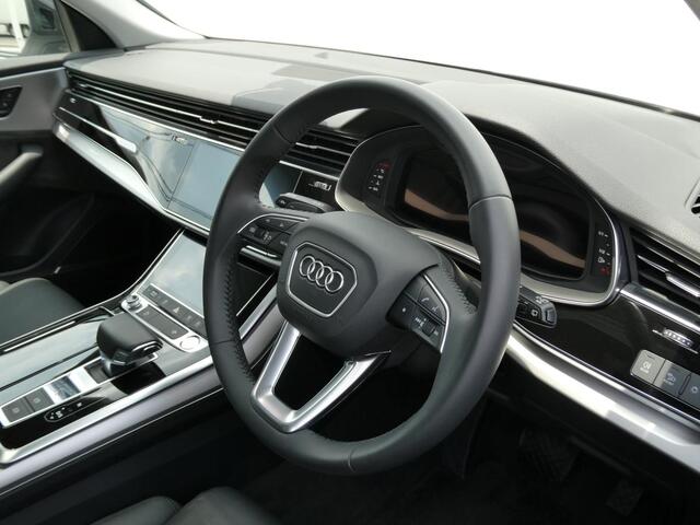Audi Q8 8