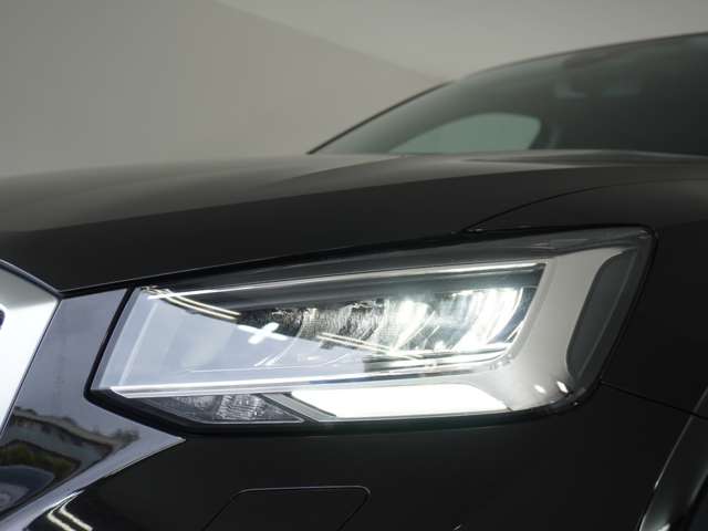 Audi Q2 8