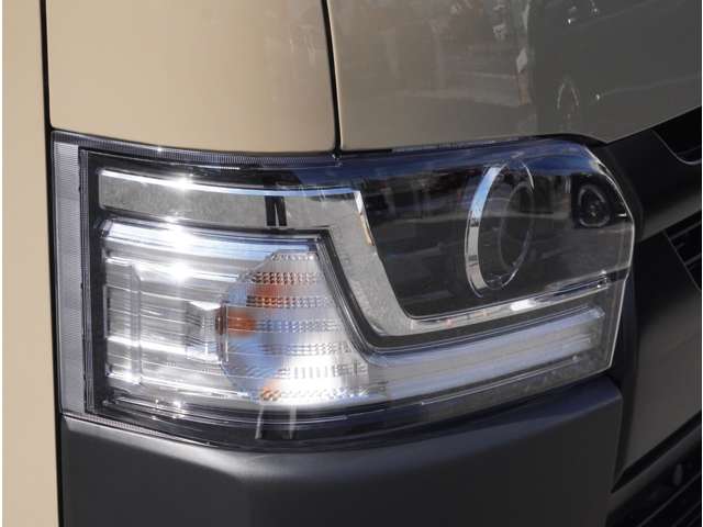 Toyota Hiace Van 12