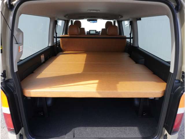 Toyota Hiace Van 4