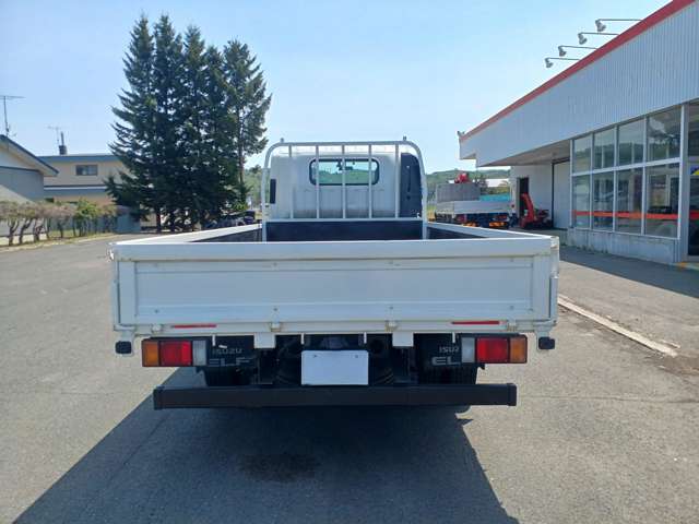 Isuzu Elf 6
