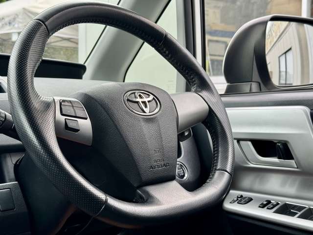 Toyota Voxy 12