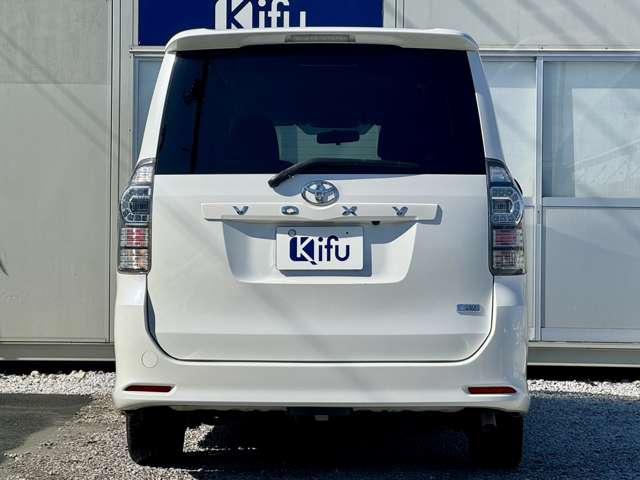 Toyota Voxy 8