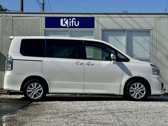 Toyota Voxy 10