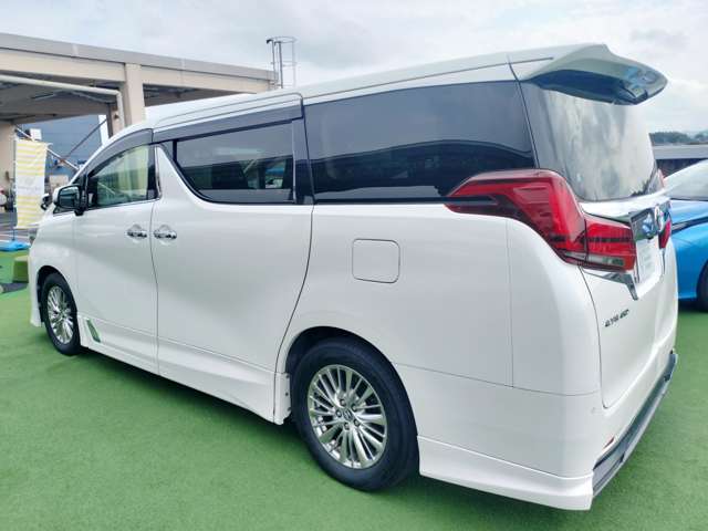 Toyota Alphard 8