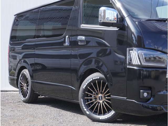 Toyota Hiace Van 7