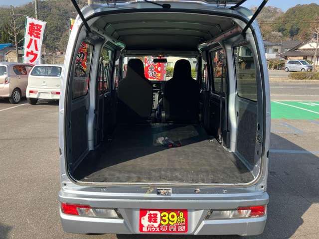 Daihatsu Hijet Cargo 4