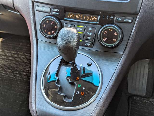 Toyota Mark X ZiO 10