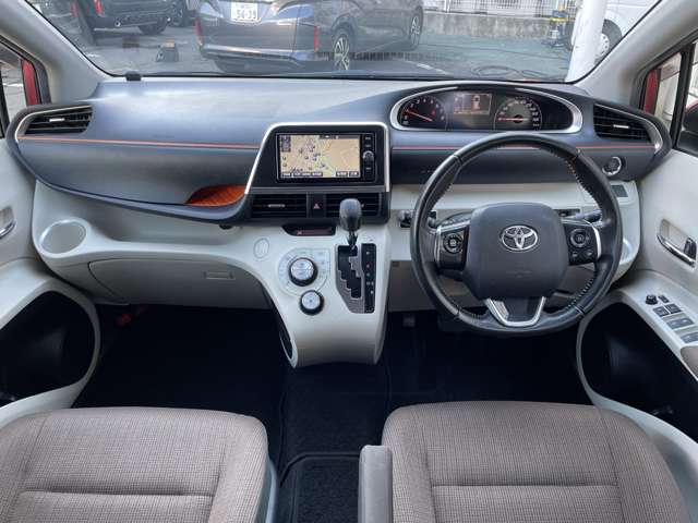 Toyota Sienta 11