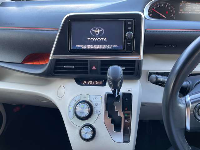 Toyota Sienta 12