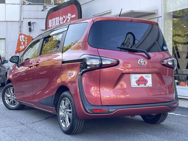 Toyota Sienta 6