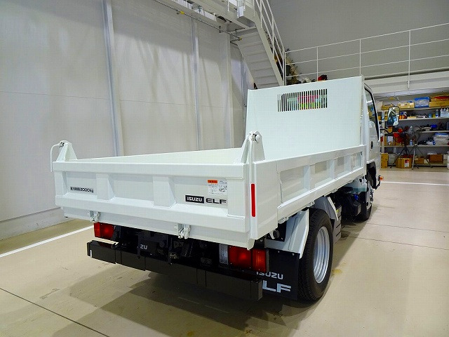 Isuzu Elf 2