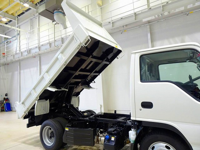 Isuzu Elf 7