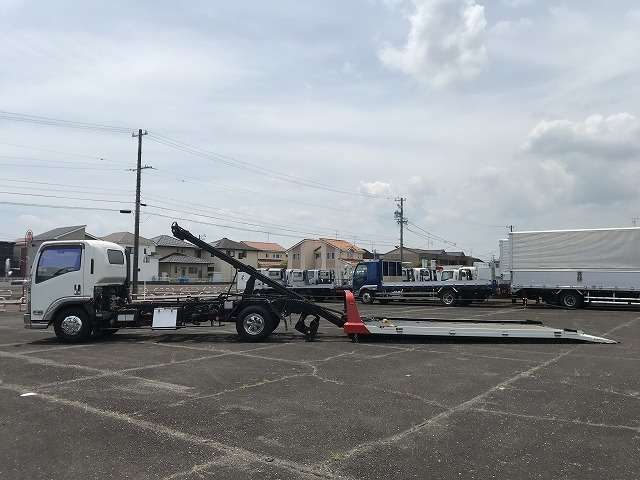 Isuzu Elf 7