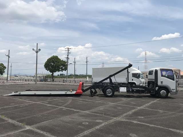 Isuzu Elf 8