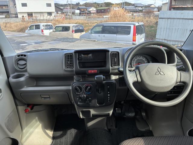 Mitsubishi Minicab Van 2