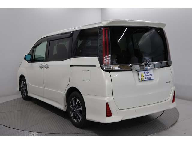 Toyota Noah 7