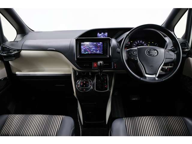 Toyota Noah 8