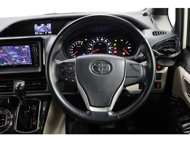 Toyota Noah 9