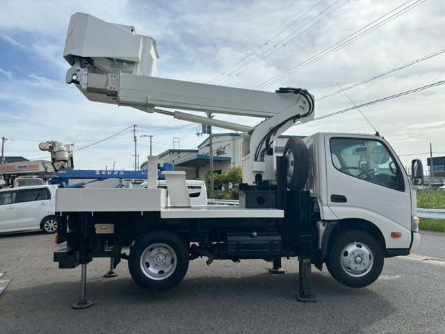 Hino Dutro 12