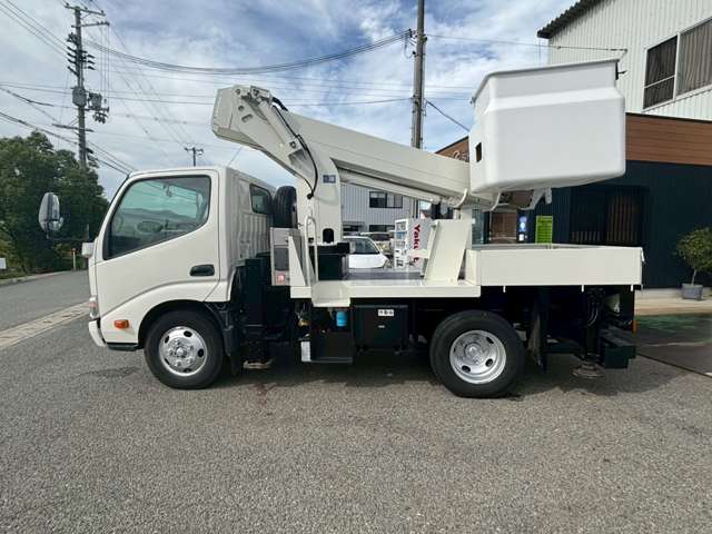 Hino Dutro 9