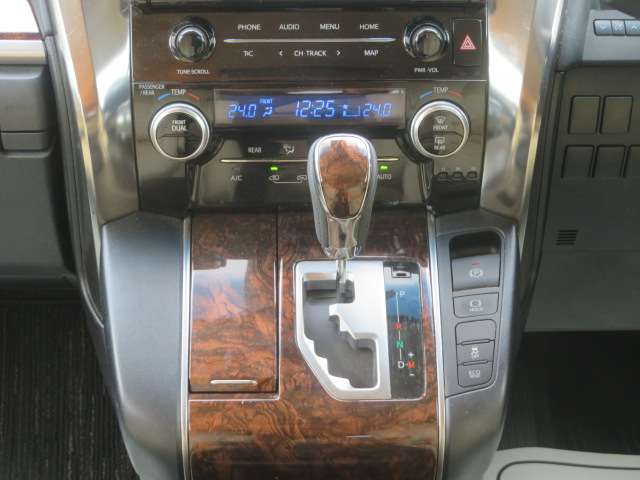 Toyota Alphard 11