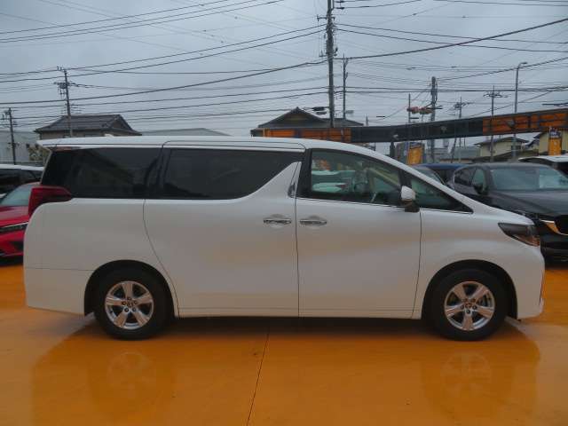 Toyota Alphard 4
