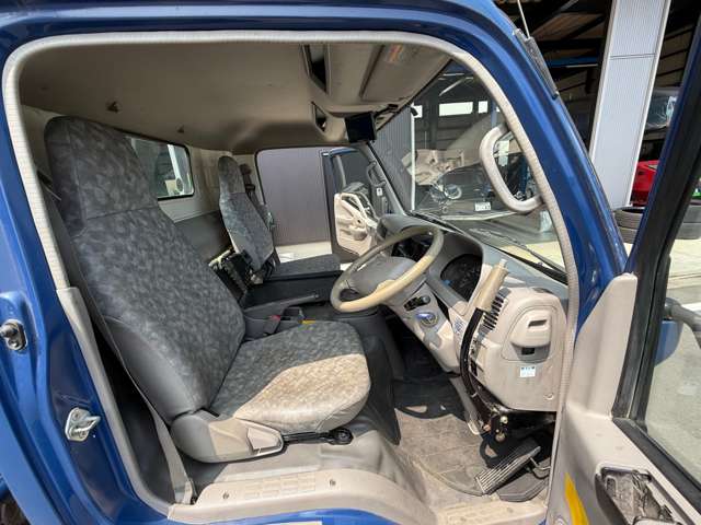 Hino Dutro 12