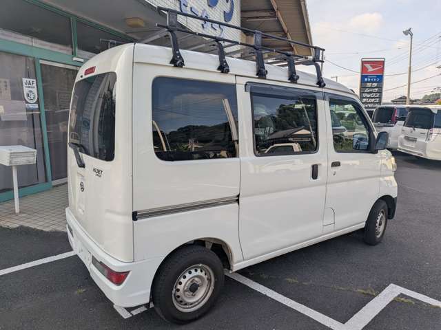 Daihatsu Hijet Cargo 4