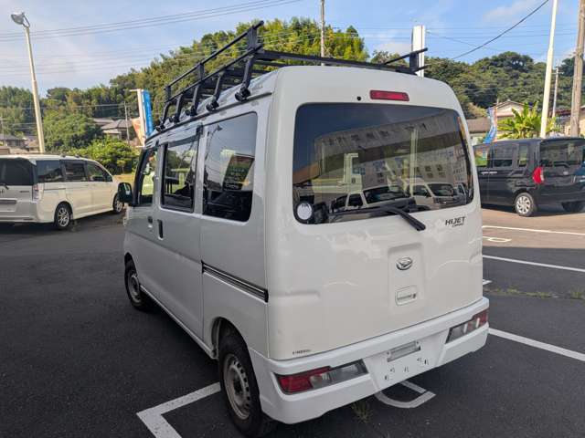 Daihatsu Hijet Cargo 6