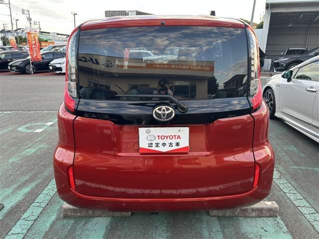 Toyota Sienta 11