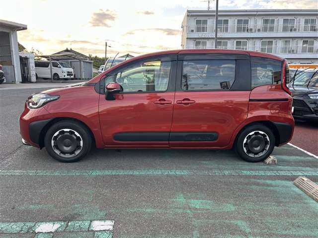 Toyota Sienta 5