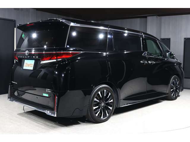 Toyota Vellfire 2