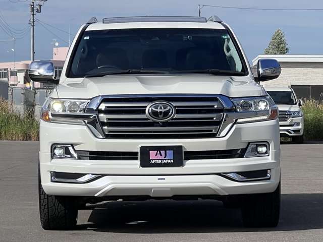 Toyota Land Cruiser 200 2