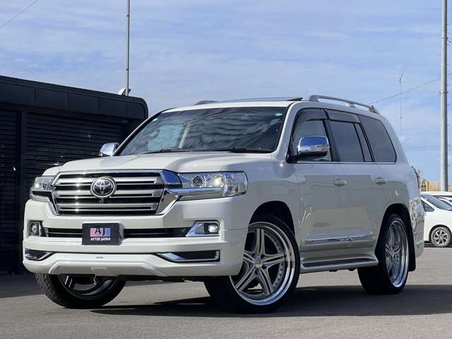 Toyota Land Cruiser 200 3
