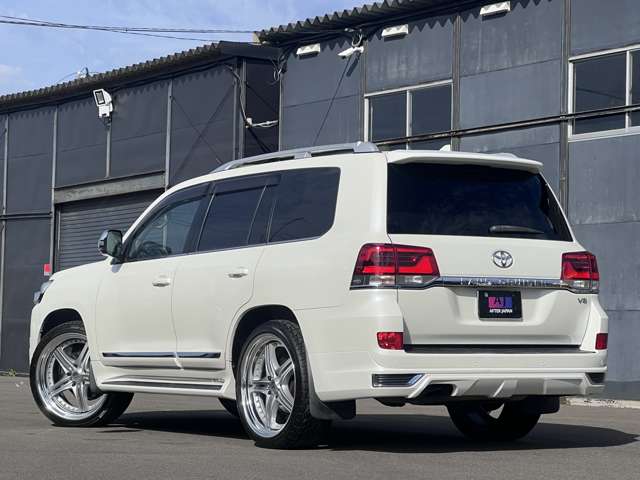 Toyota Land Cruiser 200 5