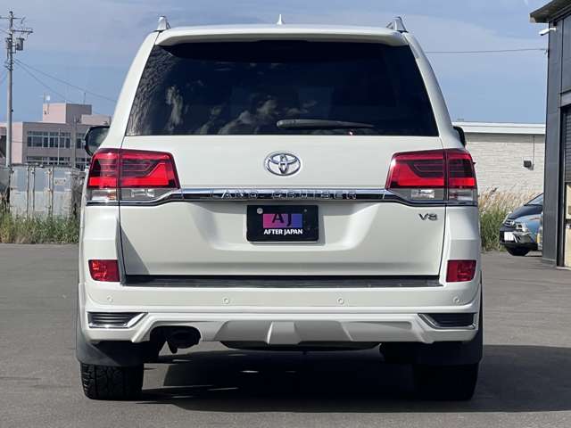 Toyota Land Cruiser 200 6