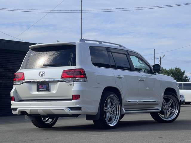 Toyota Land Cruiser 200 7