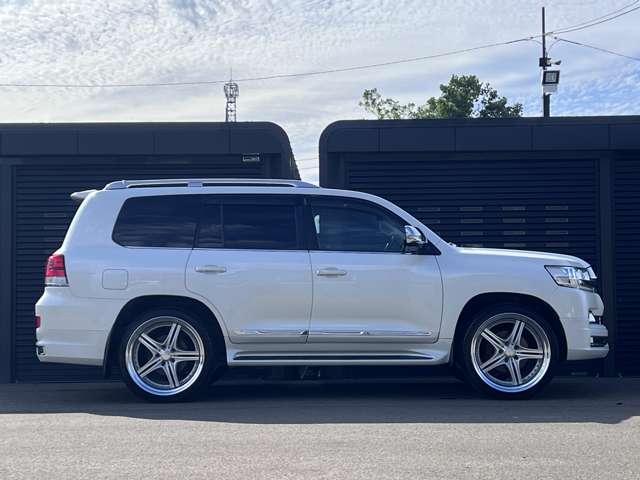 Toyota Land Cruiser 200 8
