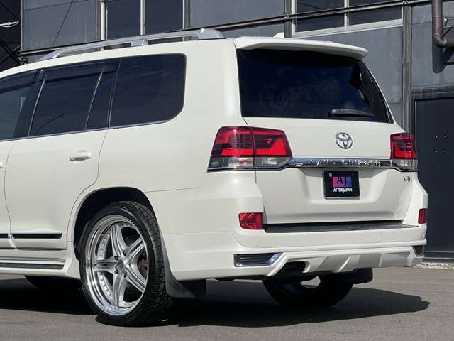 Toyota Land Cruiser 200 10