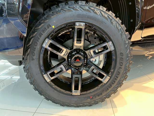 Mitsubishi Triton 8