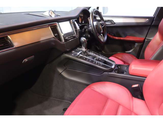 Porsche Macan 11
